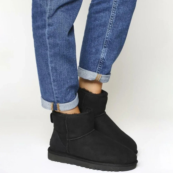 UGG Australia Classic Sheepskin Mini Boots in Black Size 7 - Picture 1 of 9